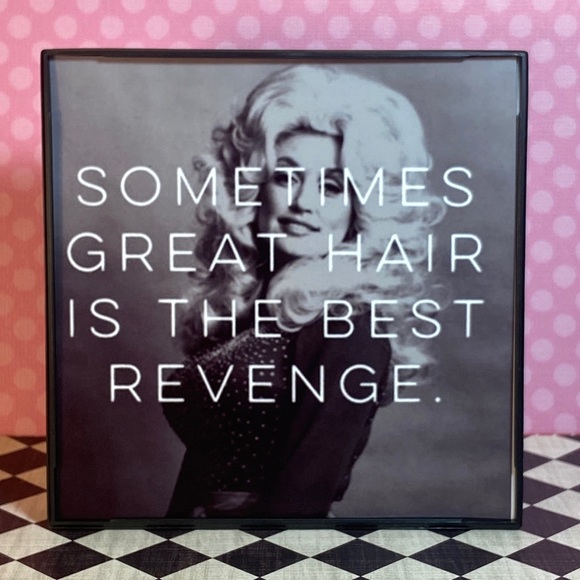 Dolly Parton Decor - Picture 2 of 8